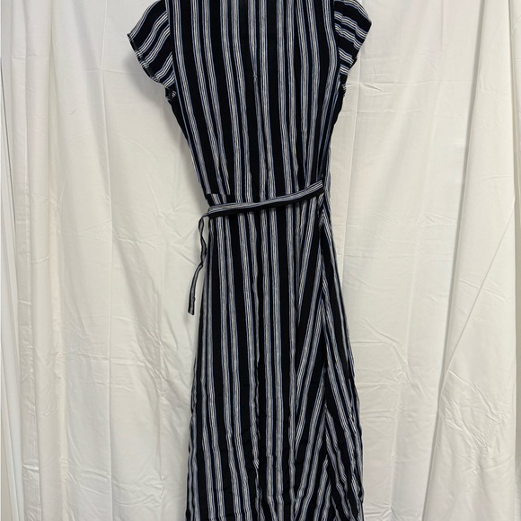 Aritzia Wilfred Free Midi Wrap Dress - Picture 3 of 4